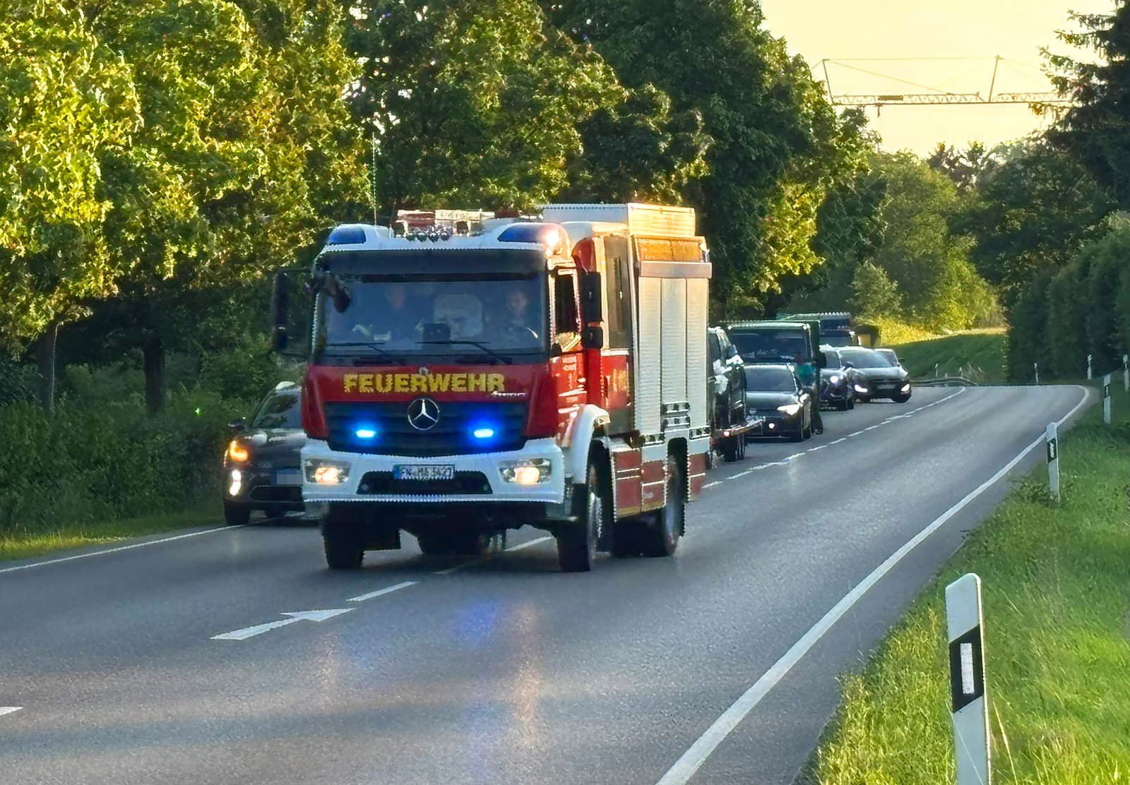 Rollerfahrer stürzt auf B33
