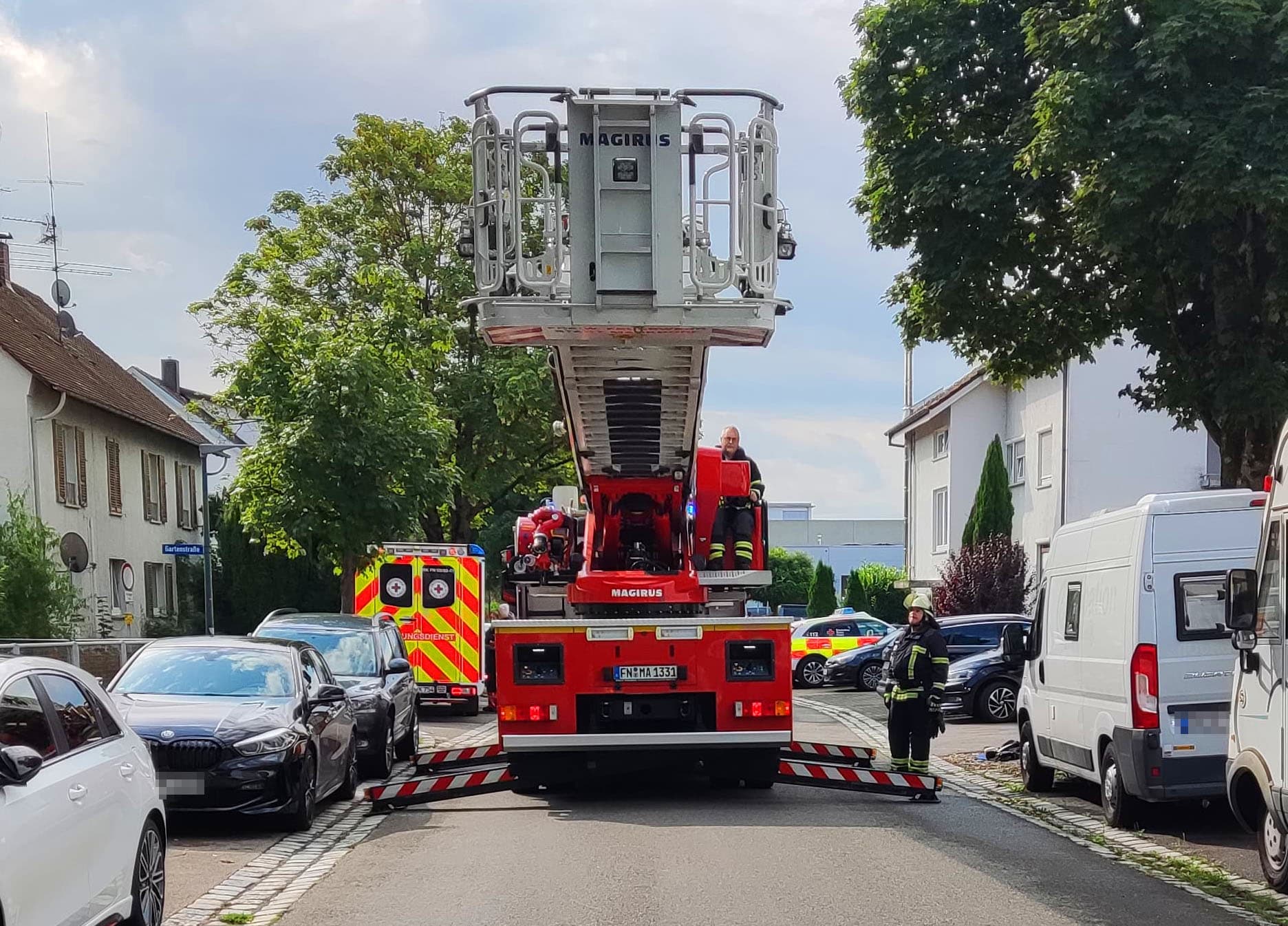 Drehleiter zur Unterstützung Rettungsdienst